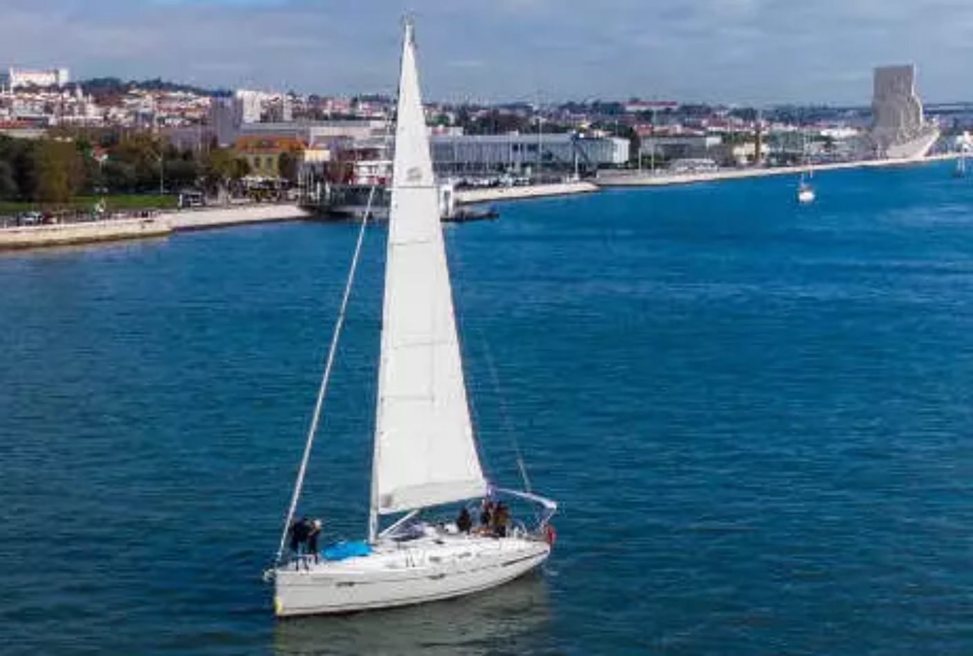 Location bateau avec skipper à Lisbonne - EVG, EVJF - Teambuilding 
