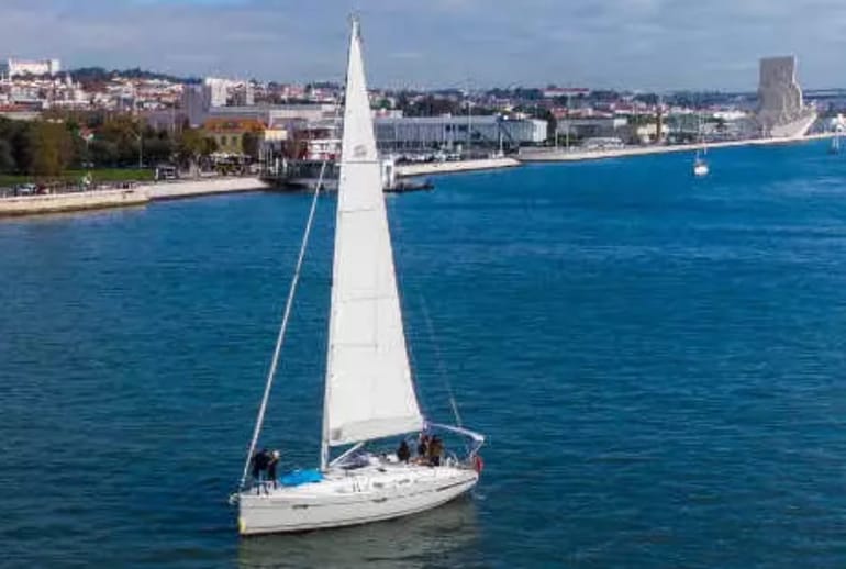 Excursion privé en voilier à Lisbonne - EVG, EVJF - Teambuilding 