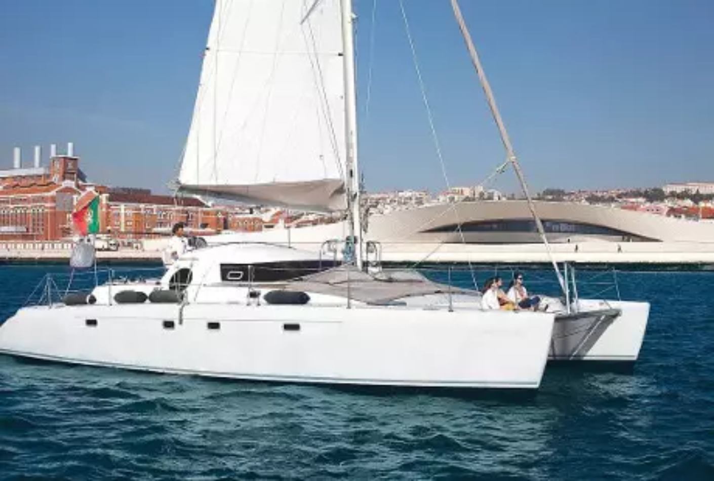 Apéro Boat à Lisbonne - EVG, EVJF - Teambuilding 