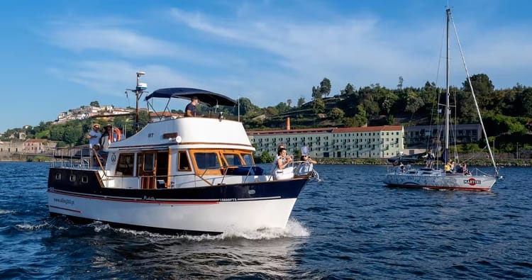 Location bateau avec skipper à Porto - Voilier 10 places et moteur 18 places