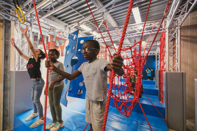 Parcours d'obstacles et activité ninja en intérieur à Pantin