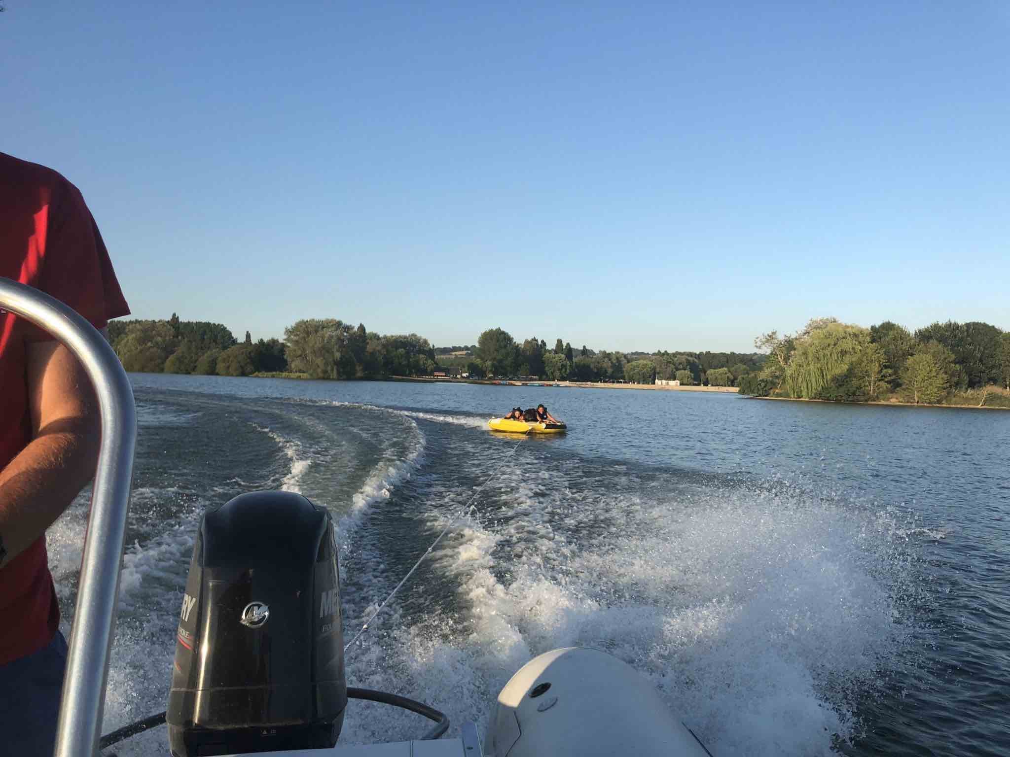 Bouée tractée au Lac de Pont-L'Êvêque 