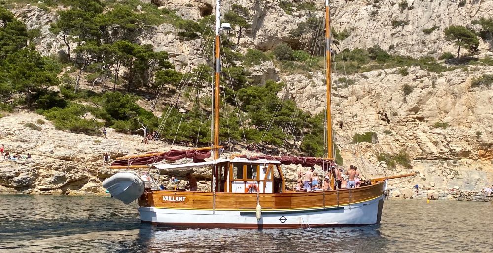 Location bateau avec skipper dans les calanques de Marseille et les îles du Frioul