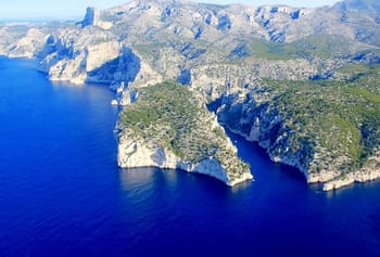 Baptême de l'air en ULM et visite des Calanques de Cassis et Figuerolles
