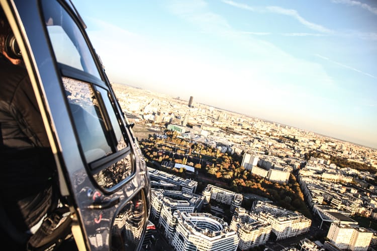 Vol d'initiation de pilotage en hélicoptère au dessus de Paris