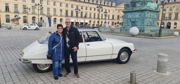 Visite de Paris en Citroën DS de collection