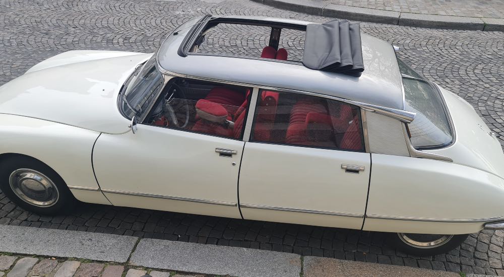 Visite de Paris en Citroën DS de collection