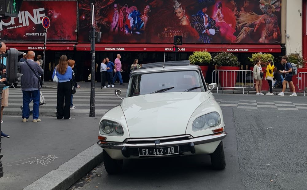 Visite de Paris en Citroën DS de collection
