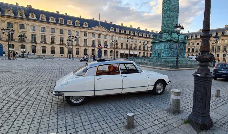 Visite de Paris en Citroën DS de collection