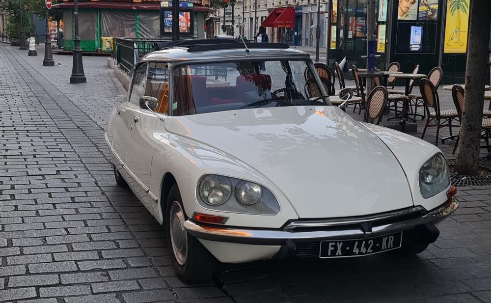 Visite de Paris en Citroën DS de collection