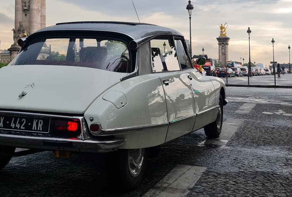 Visite de Paris en Citroën DS de collection