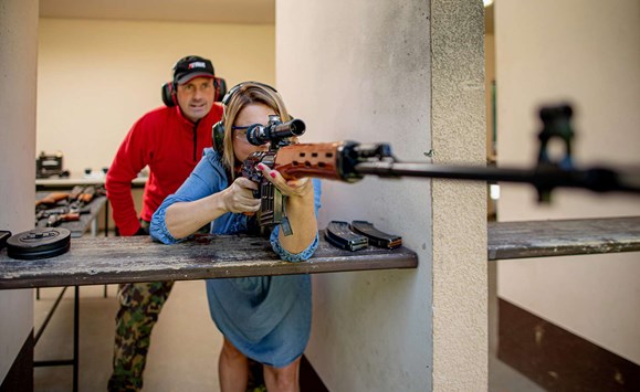 Shooting AK-47 à Prague et tir d'armes à feu - EVG, EVJF - Teambuilding 