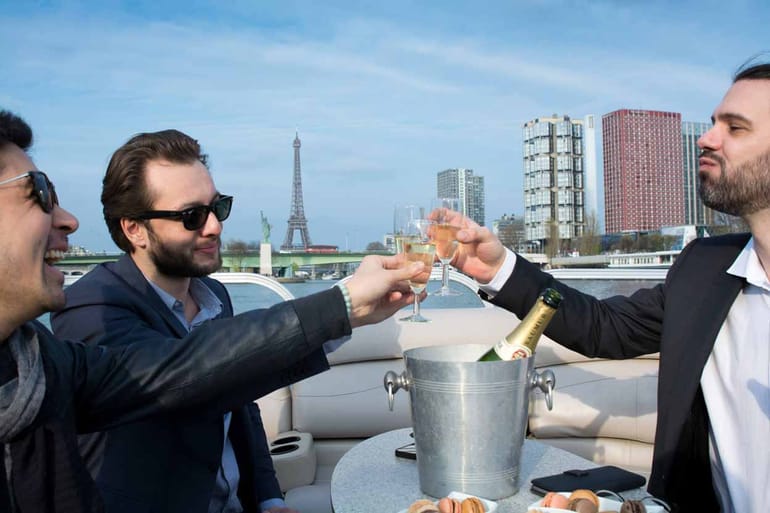 Croisière privée à Paris en petit comité sur la Seine