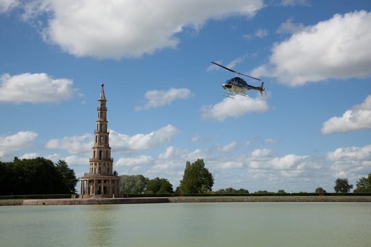 Vol en hélicoptère au départ de l'aéroport de Tours - au-dessus des Châteaux de la Loire