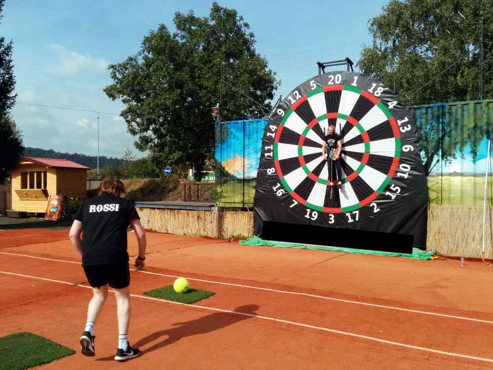 Multi-activité à Prague - fléchette, beer pong, babyfoot humain 