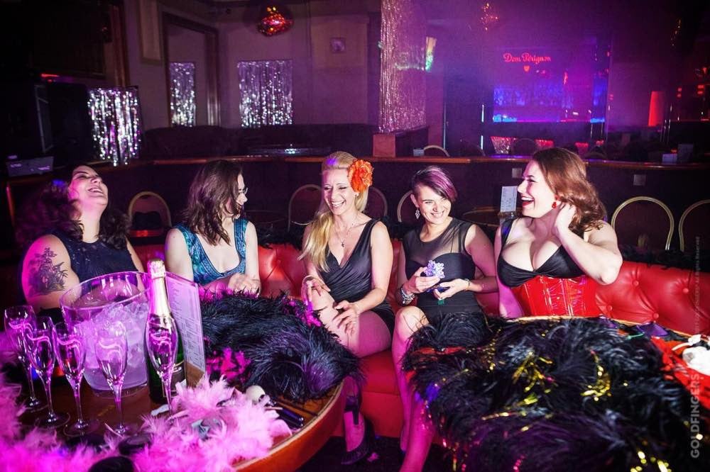 Initiation à un show burlesque à Prague - EVJF