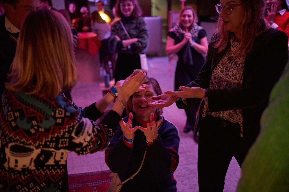 Théâtre immersif dans un casino secret à Paris pour les Team Building
