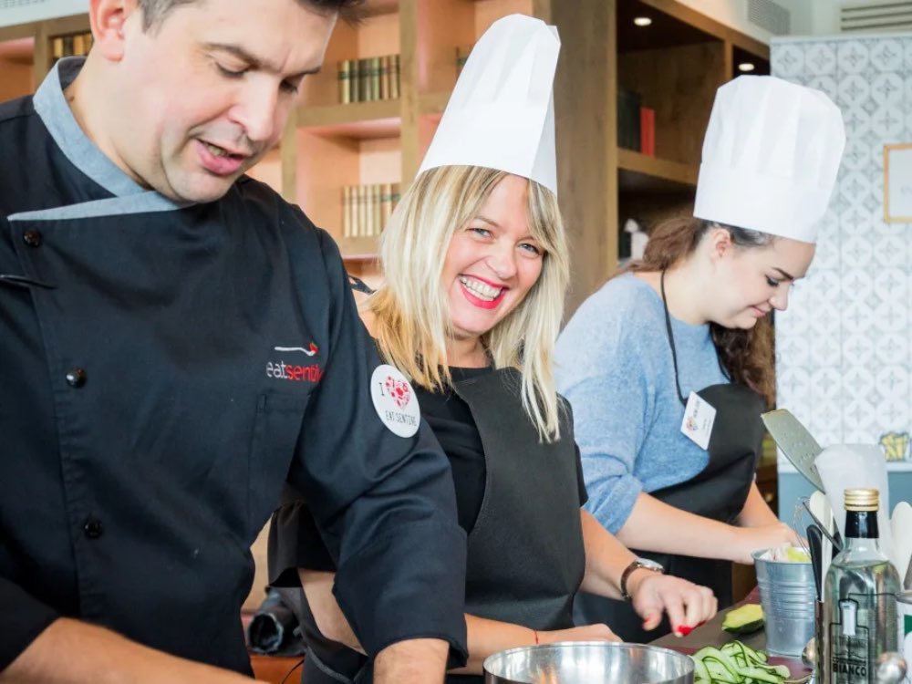 Atelier cuisine sur une péniche à Paris - Team building