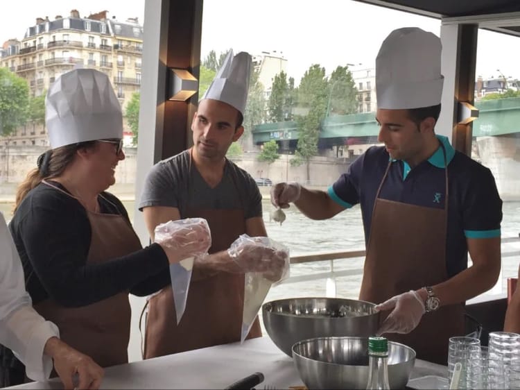 Atelier cuisine sur une péniche à Paris - Team building