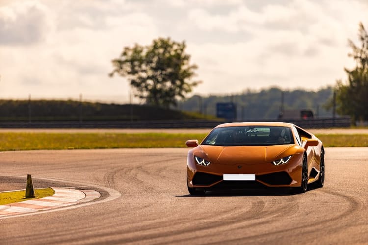 Baptême de pilotage en Lamborghini Huracán à Fay De Bretagne