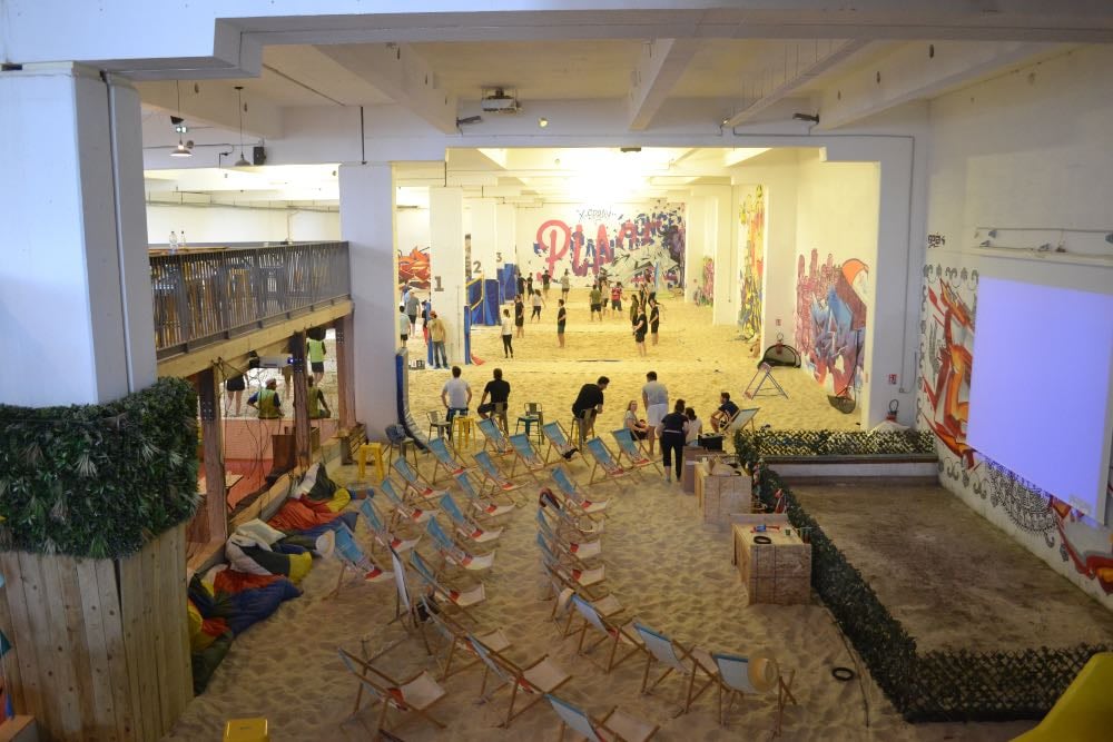Olympiade sur une plage couverte à Paris - Team Building
