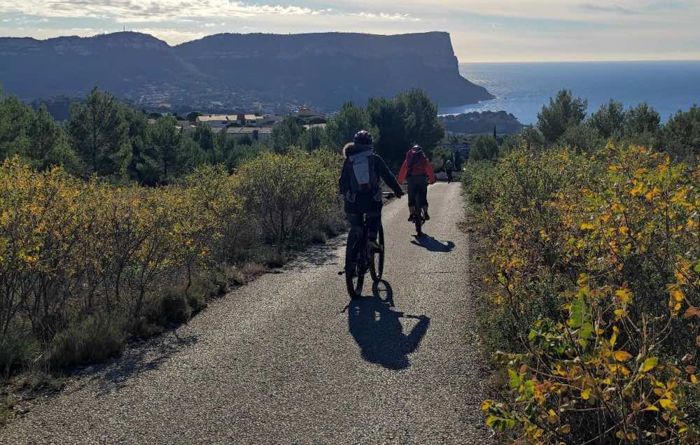 Location de VTT électrique avec guide virtuel dans les Calanques de Cassis