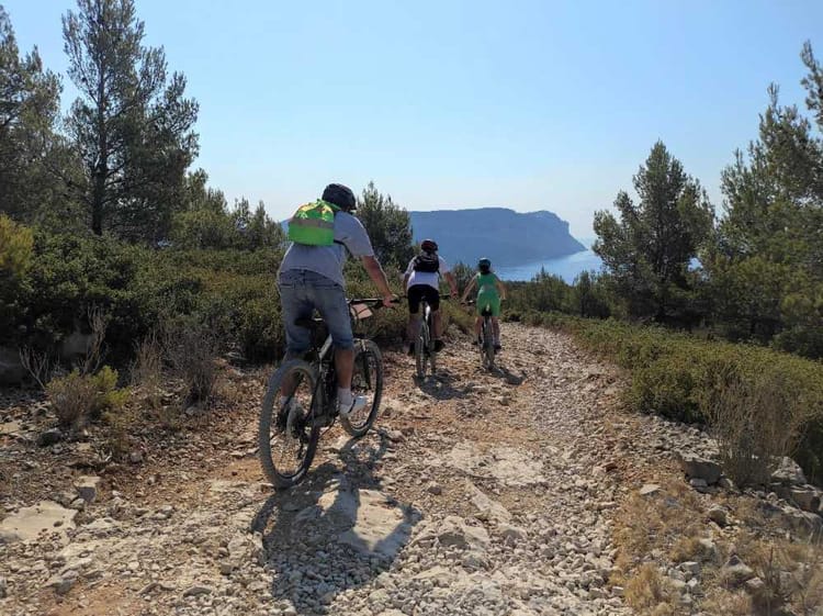 Location de VTT électrique avec guide virtuel dans les Calanques de Cassis