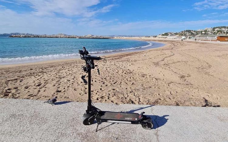 Visite du centre-ville de Marseille en trottinette électrique (avec guide virtuel)