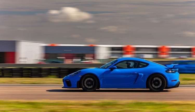 Baptême de pilotage en Porsche 718 Cayman GT4 à Fay de Bretagne