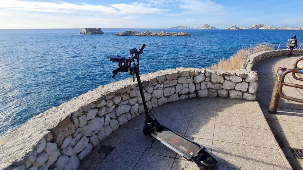 Visite du centre-ville de Marseille en trottinette électrique (avec guide virtuel)