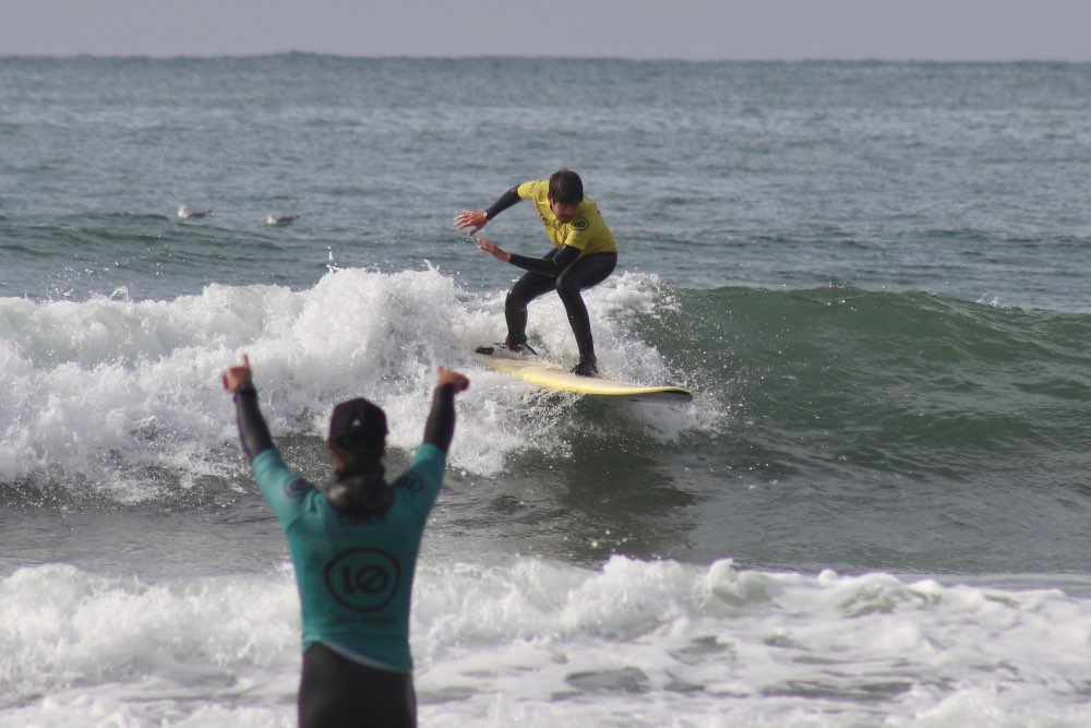 Cours de surf à côté de Porto