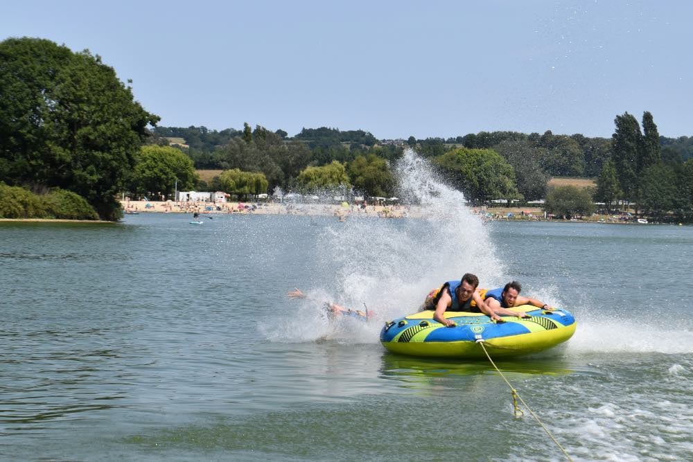 Bouée tractée au Lac de Pont-L'Êvêque 