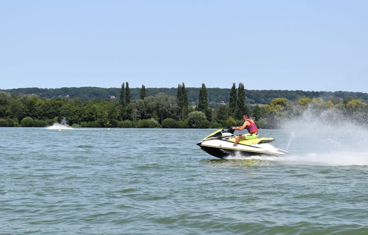 Location Jet ski - Lac de Pont L'évêque près de Deauville