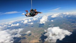 Saut en parachute près de Cahors