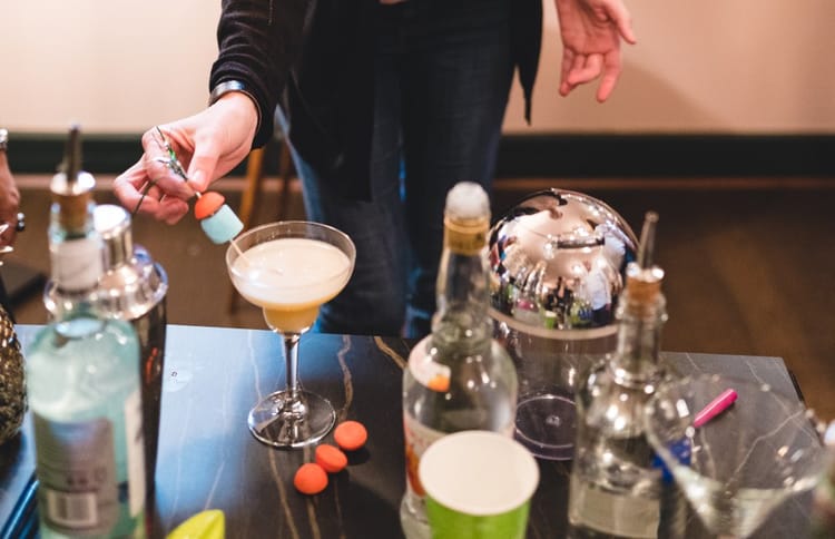 Atelier mixologie et création de cocktails pour les Team Building à Bordeaux