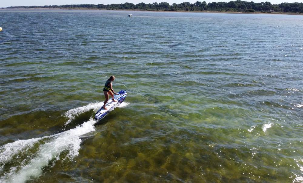 Surf électrique sur le lac de Biscarrosse