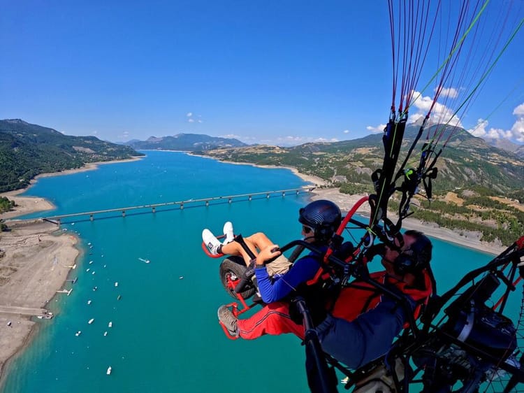 Parapente Motorisé au Lac de Serre-Ponçon près de Gap