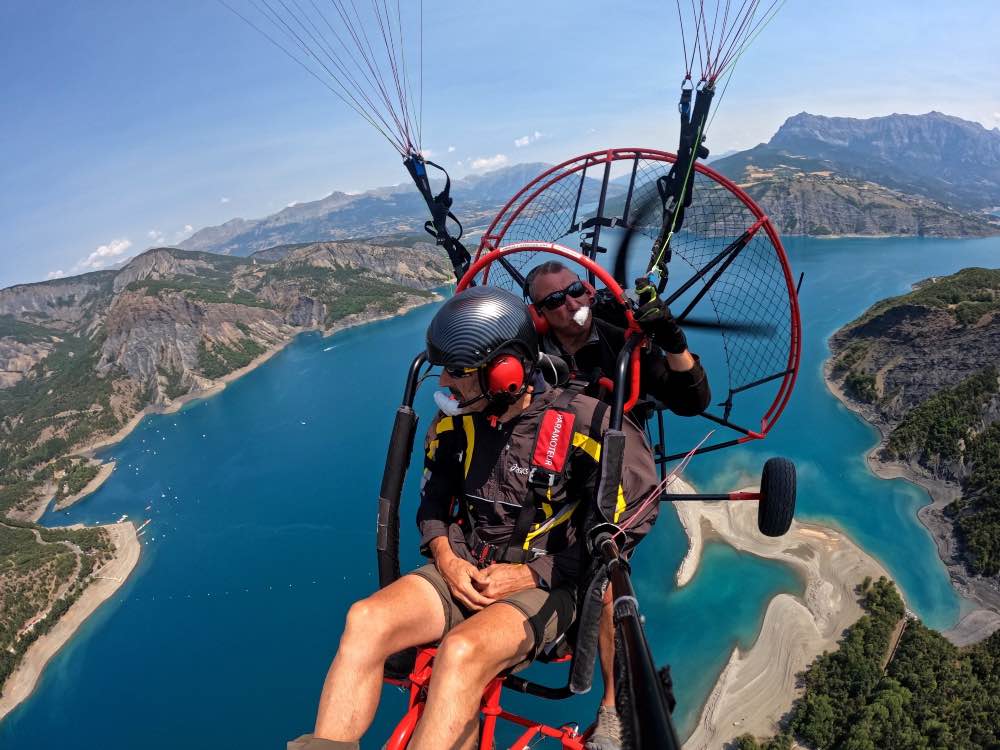 Parapente Motorisé au Lac de Serre-Ponçon près de Gap