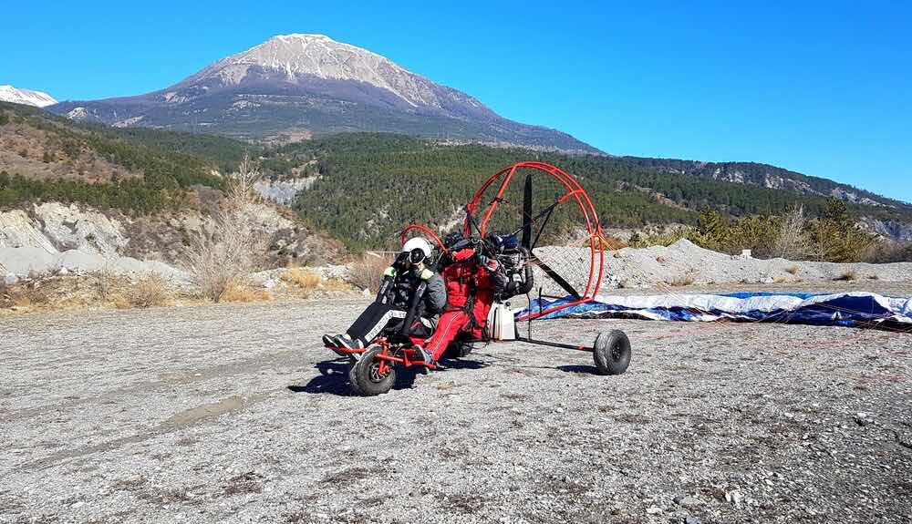 Parapente Motorisé au Lac de Serre-Ponçon près de Gap