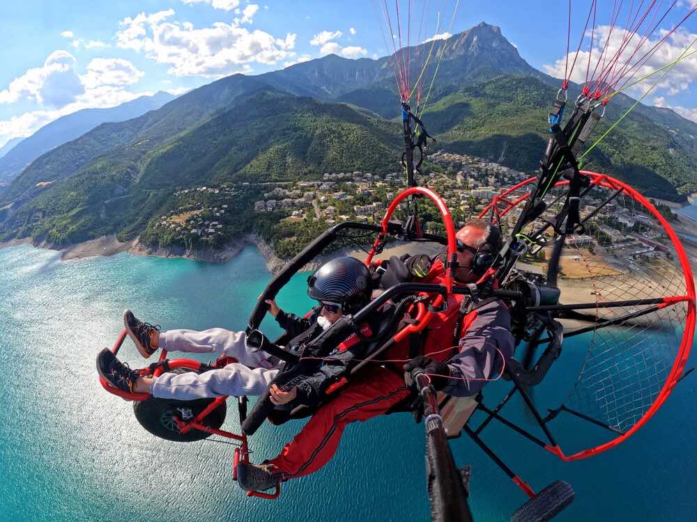 Parapente Motorisé au Lac de Serre-Ponçon près de Gap