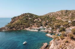 Croisière en bateau à moteur avec skipper près de Marseille