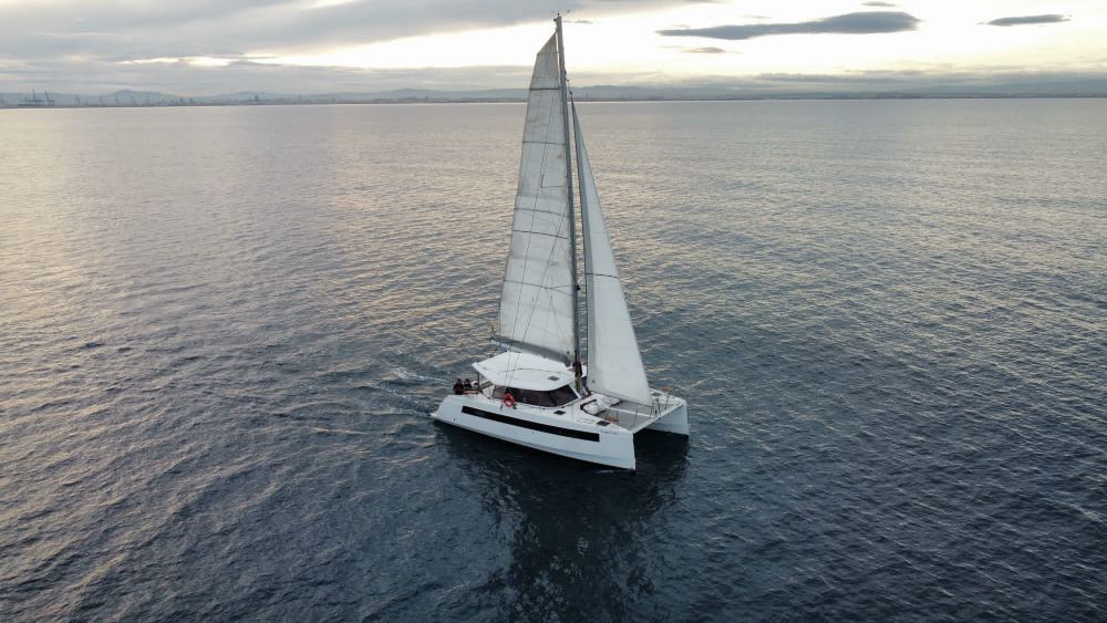 Location catamaran à Barcelone - avec skipper