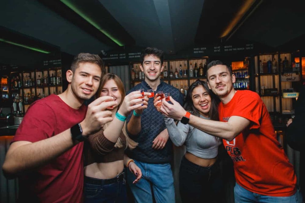 Tournée des bars et entrée en club à Prague