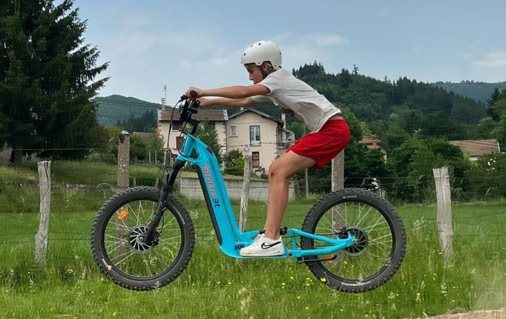 Balade en trottinette tout terrain électrique dans le Beaujolais au Nord de Lyon 