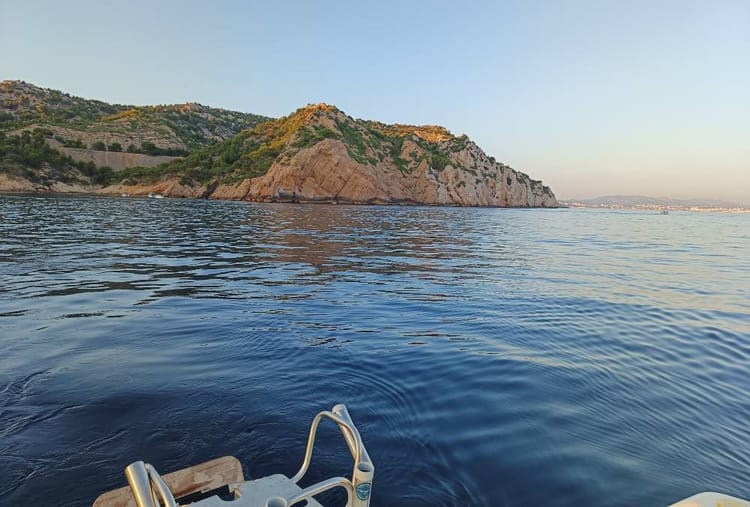 Croisière en bateau à moteur avec skipper près de Marseille