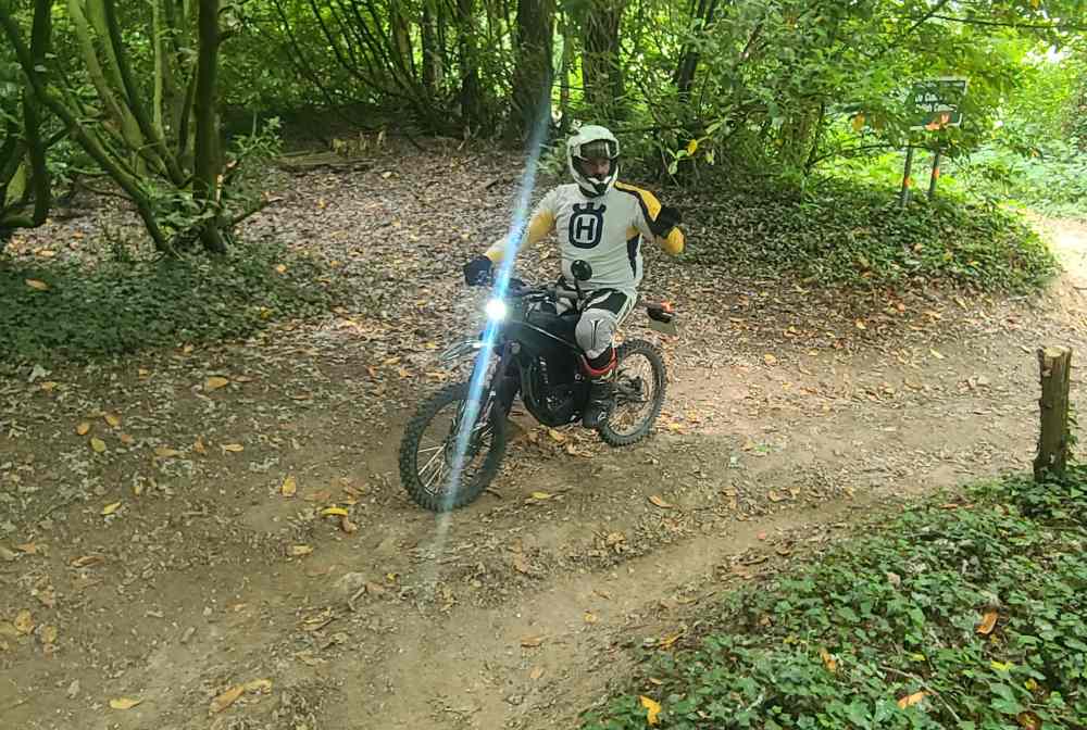 Balade en moto éléctrique à Arras