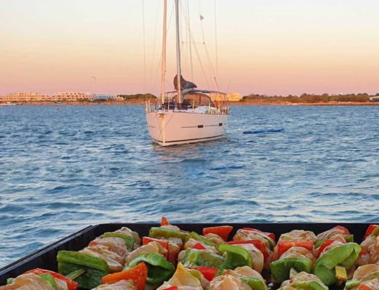 Apéro boat au coucher de soleil à La Grande Motte