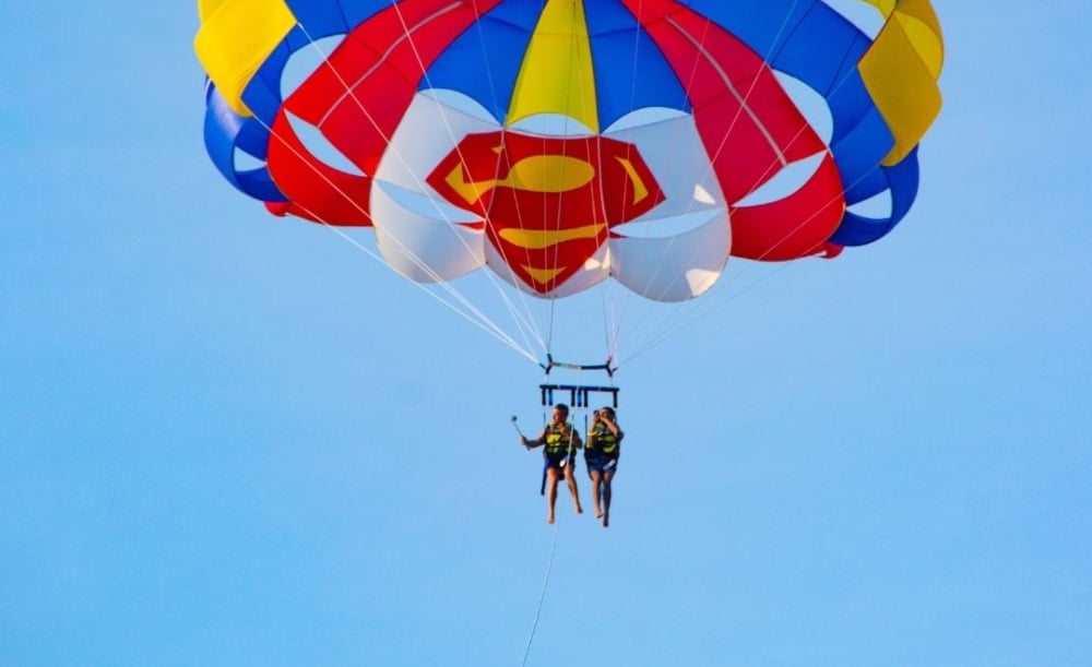 Parachute ascensionnel en baie de Barcelone