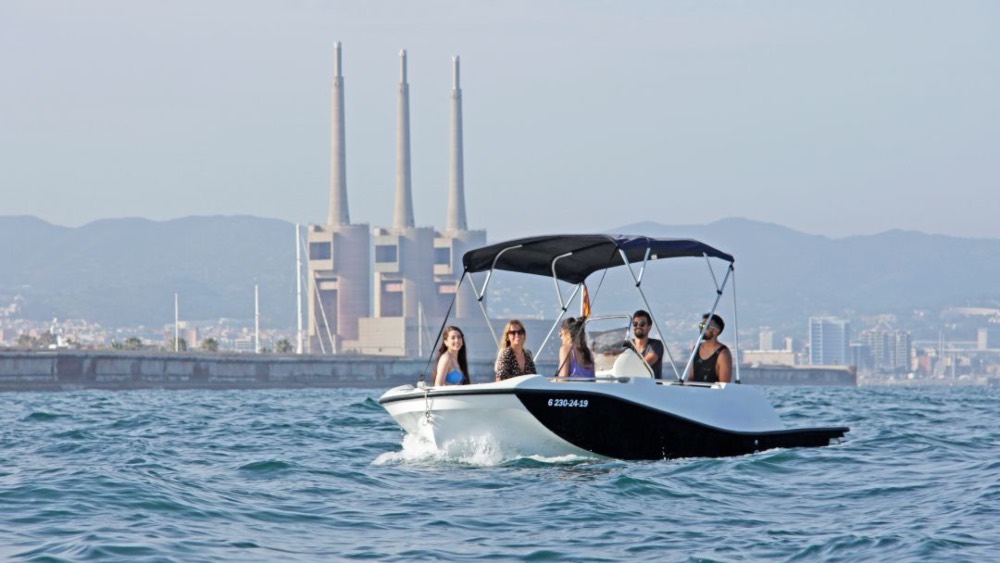 Location d'un bateau sans permis à Barcelone
