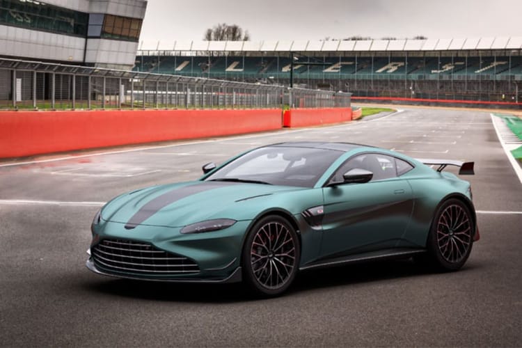 Baptême de pilotage en Aston Martin Vantage à Lohéac
